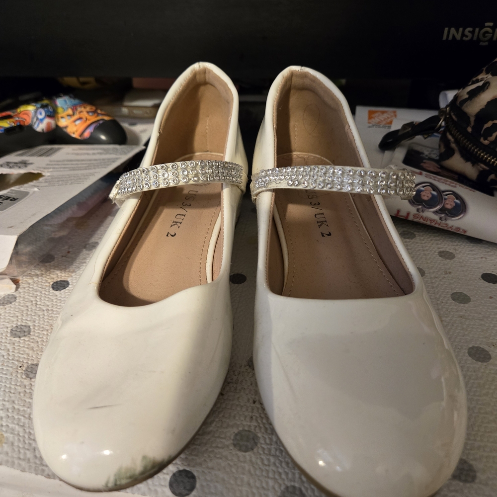 Elegant White Women's Shoes with Rhinestone Strap